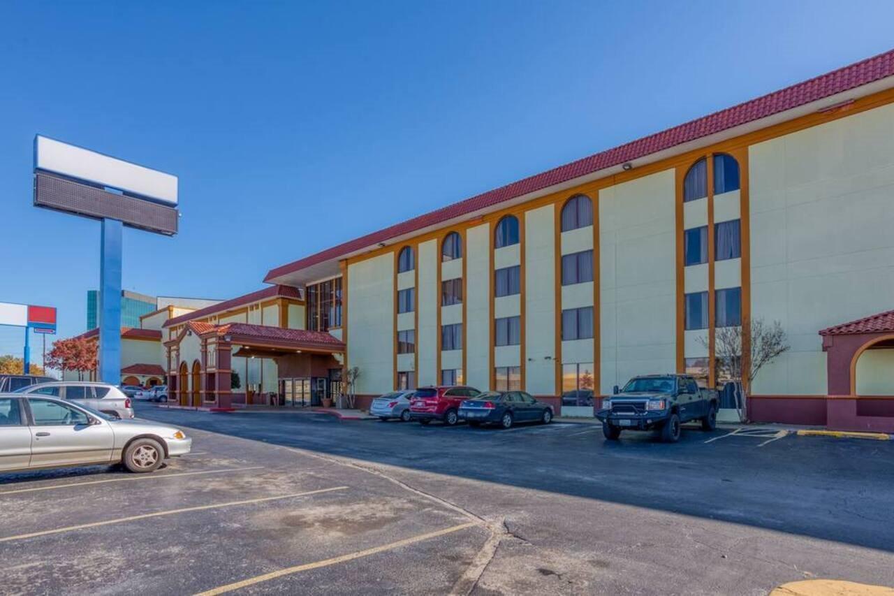 Oyo Hotel Tulsa I-44 Midtown Eksteriør billede